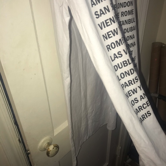 Long graphic tee shirt with splits on sides - Picture 4 of 4